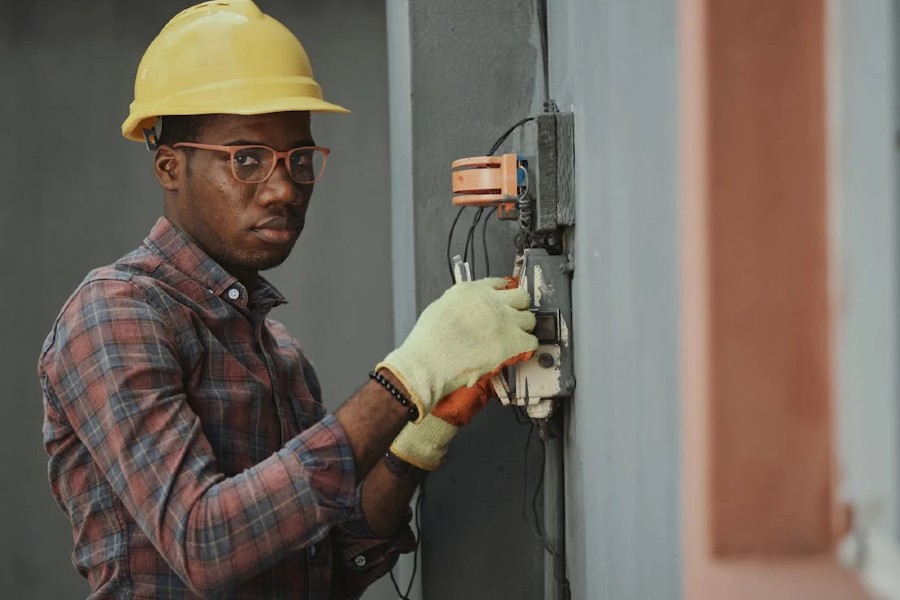 Workplace Injuries And The Road Back: What Workers Need To Know About WSIB Physiotherapy