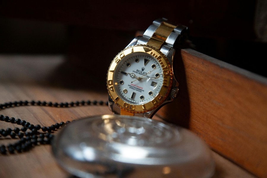 The Two Clocks Problem: How Energy Companies Navigate Competing Timelines