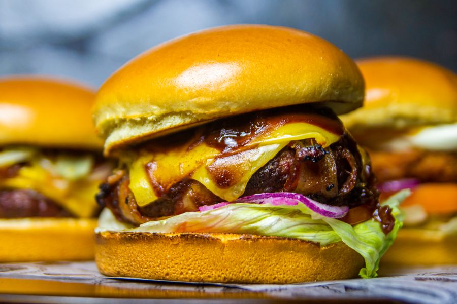 Harlem Burger Icon Mo’s Famous Burgers Owner Retiring After Nearly 40 Years